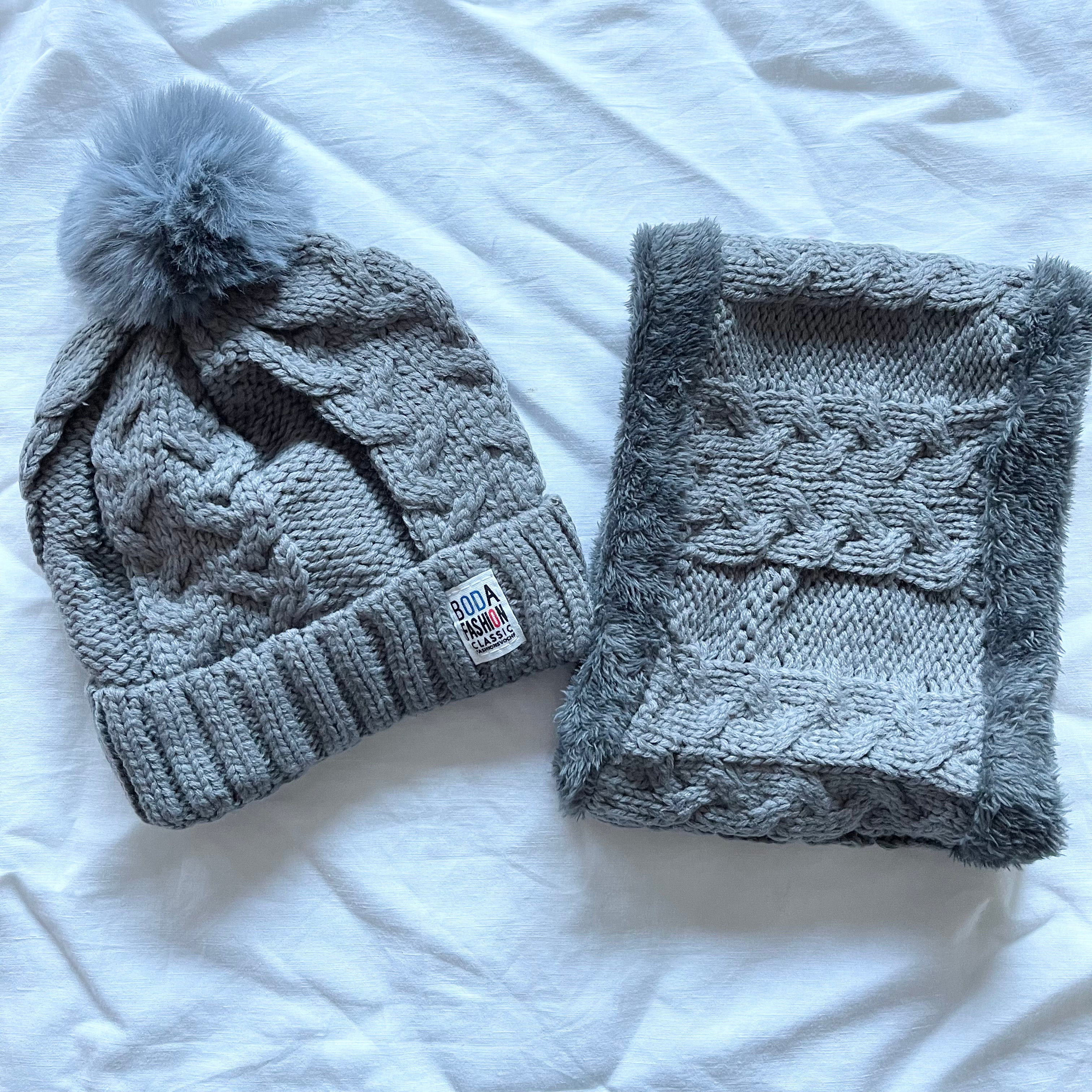 MARISSA MUMMA BEANIE AND TUBE SCARF COMBO