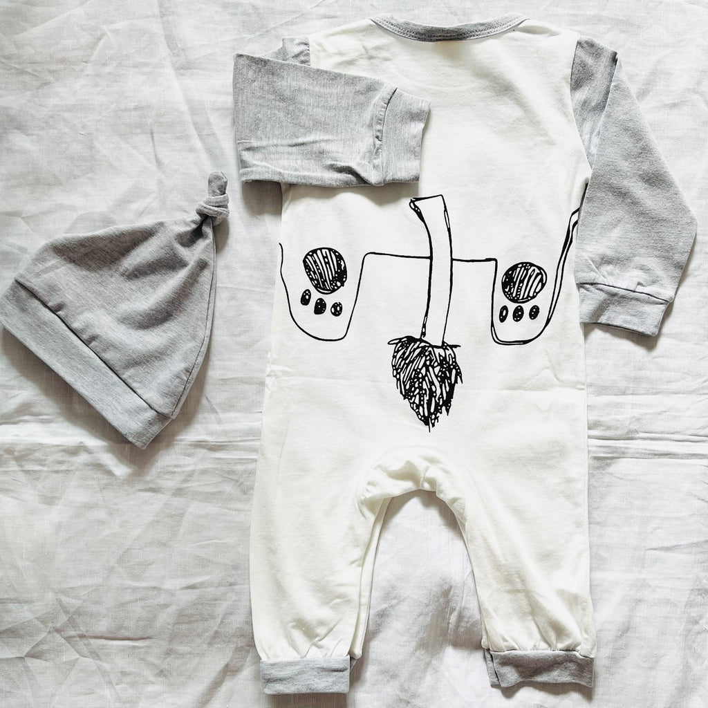 LEO LION JUMP SUITE AND CAP SET.